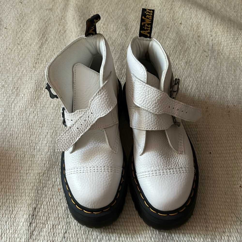 *Like New* Doc Marten Devon Flower Boot in White